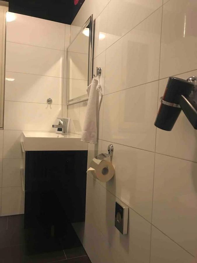 Schoene Grosse Wohnung 2 Schlafzimmer Bis 6 Pax Naehe Stadion Signal Iduna Дортмунд Экстерьер фото